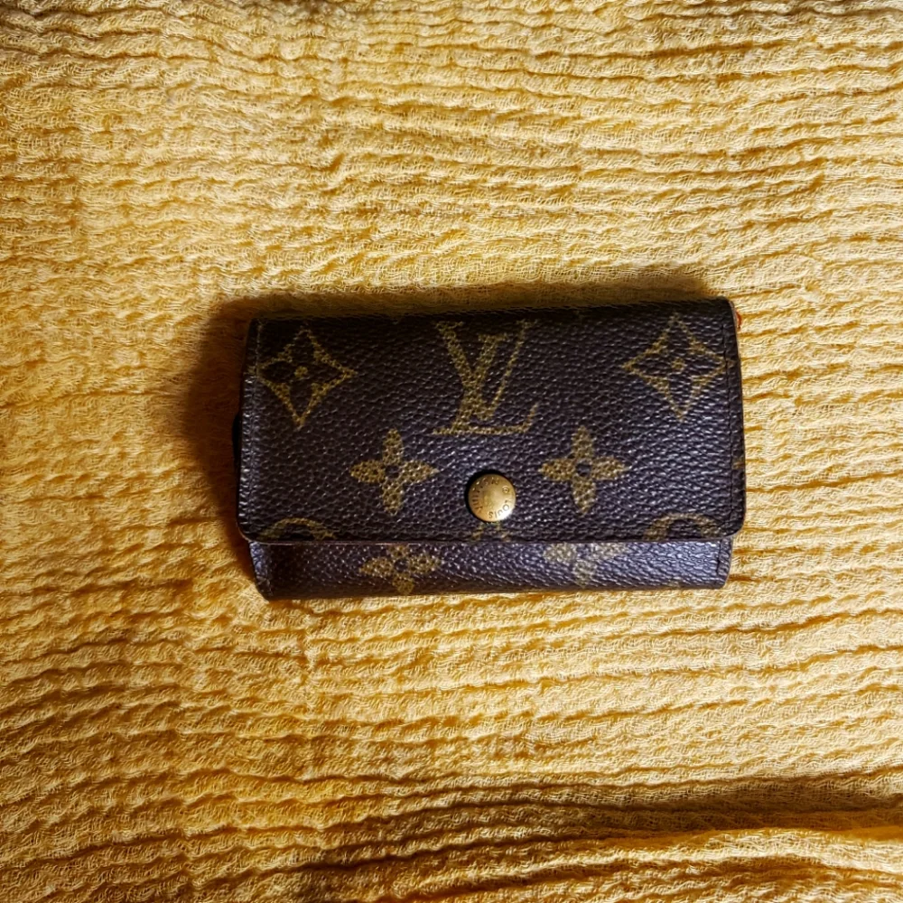 Louis Vuitton 6 Ring Key Wallet
